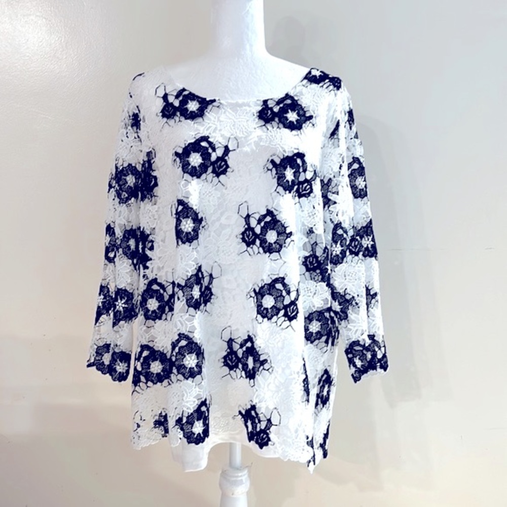 Drapers & Damons  White Black Floral Embroidered Top
